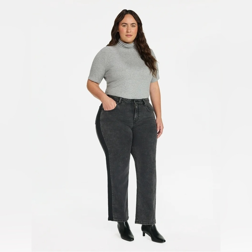 Time and Tru Women's Tuxedo Black Wash Straight Leg Jeans